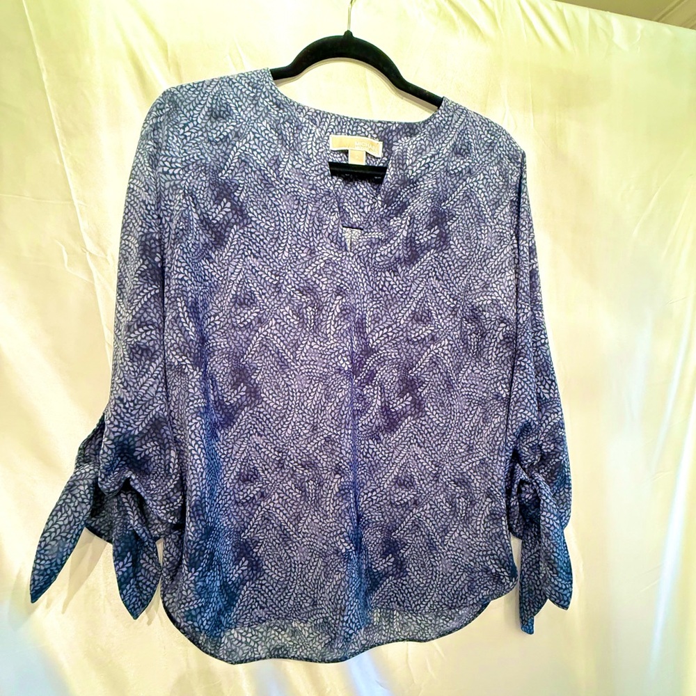 NWOT MICHAEL Michael Kors Blue Snakeskin print V-Neck blouse Size Medium